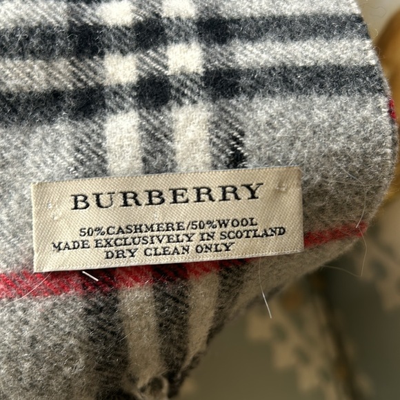 Burberry Nova Check a scarf - Picture 2 of 6